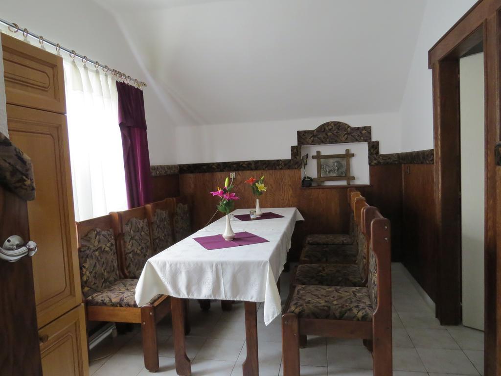 Rezkakas Fogado Bed & Breakfast Zirc Exterior photo
